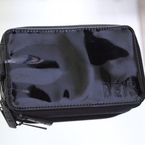 BÉIS Like New Black Crossbody Travel Wallet